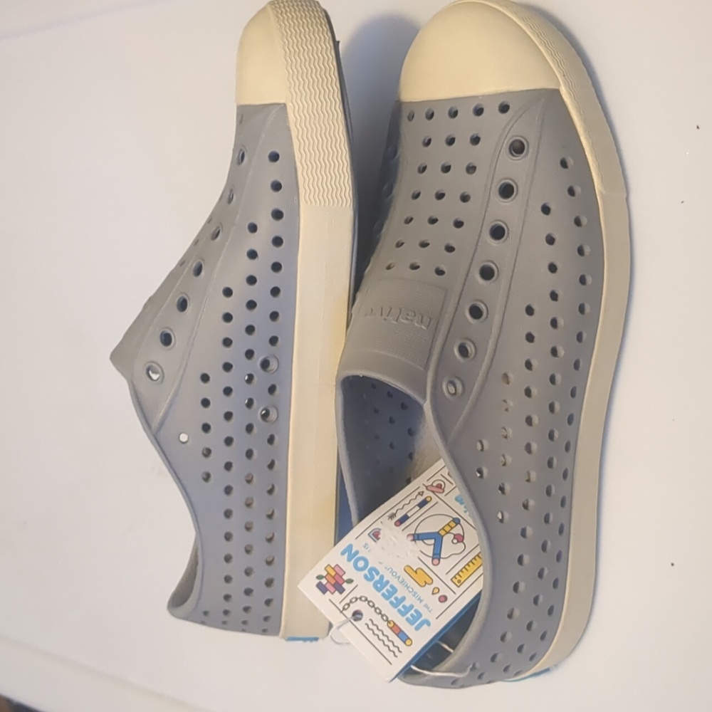 Native Shoes Jefferson Grey size J4 New with tags